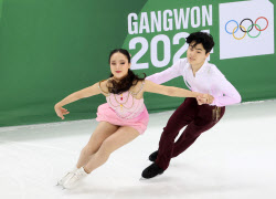 ‘아쉽다 0.76점 차’ 피겨 김지니·이나무, 청소년동계올림픽 아이스댄스 4위