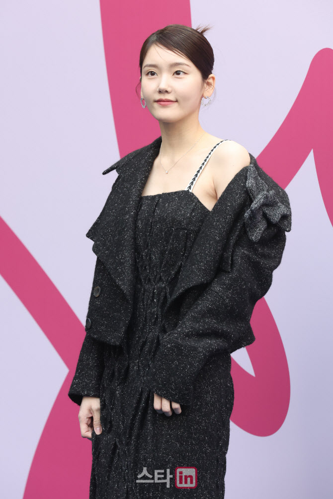 심소영, 눈부신 미모                                                                                                                                                                               