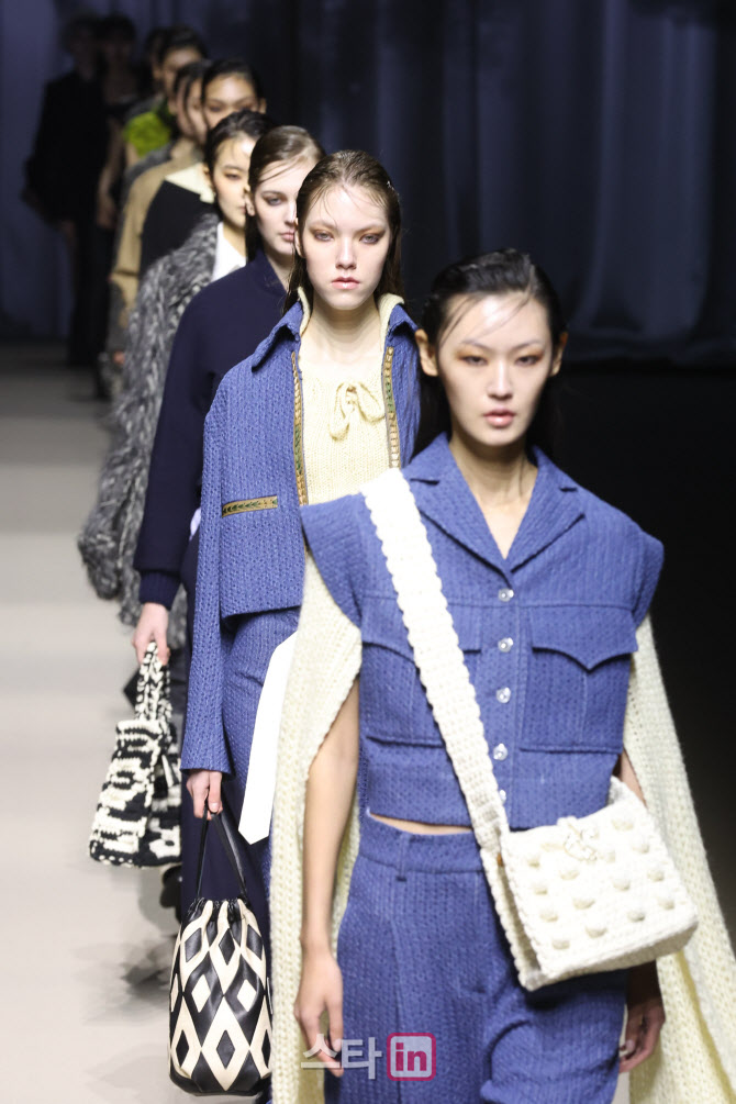 2024 F/W 서울패션위크 줄라이칼럼 오프닝쇼                                                                                                                                                         