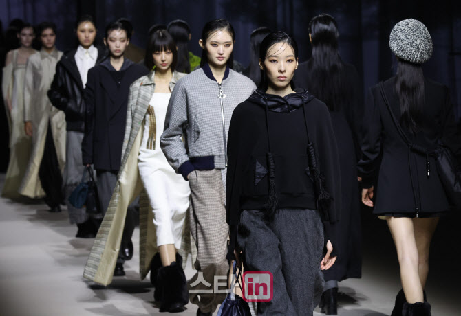 문 연 2024 F/W 서울패션위크                                                                                                                                                                       