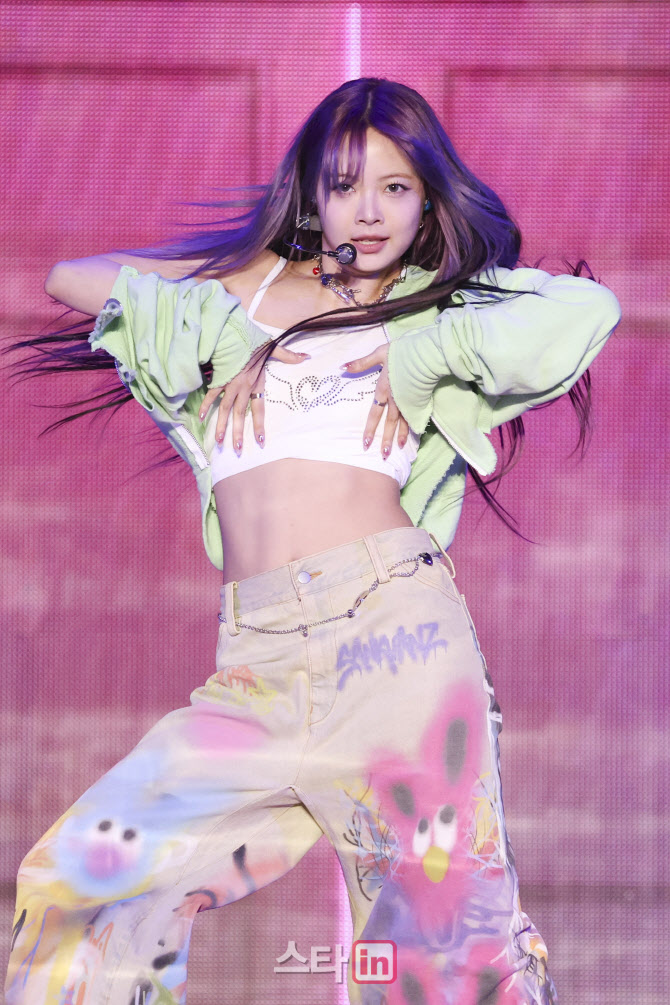 홍은채, 르세라핌 막내의 카리스마                                                                                                                                                                  