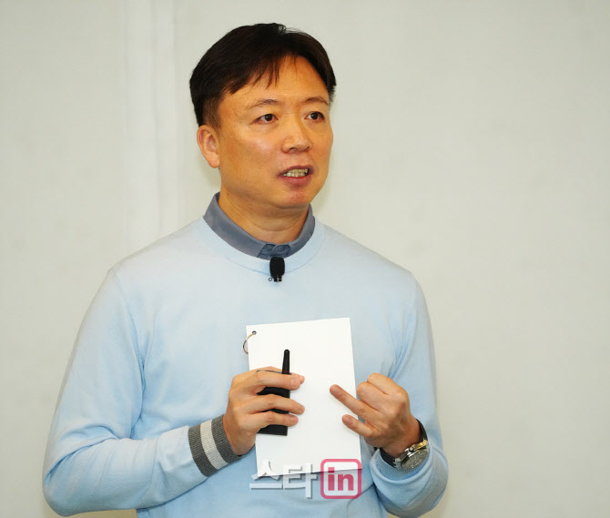 홍정완 전무 '파워 트랙스 시스템이죠'                                                                                                                                                    