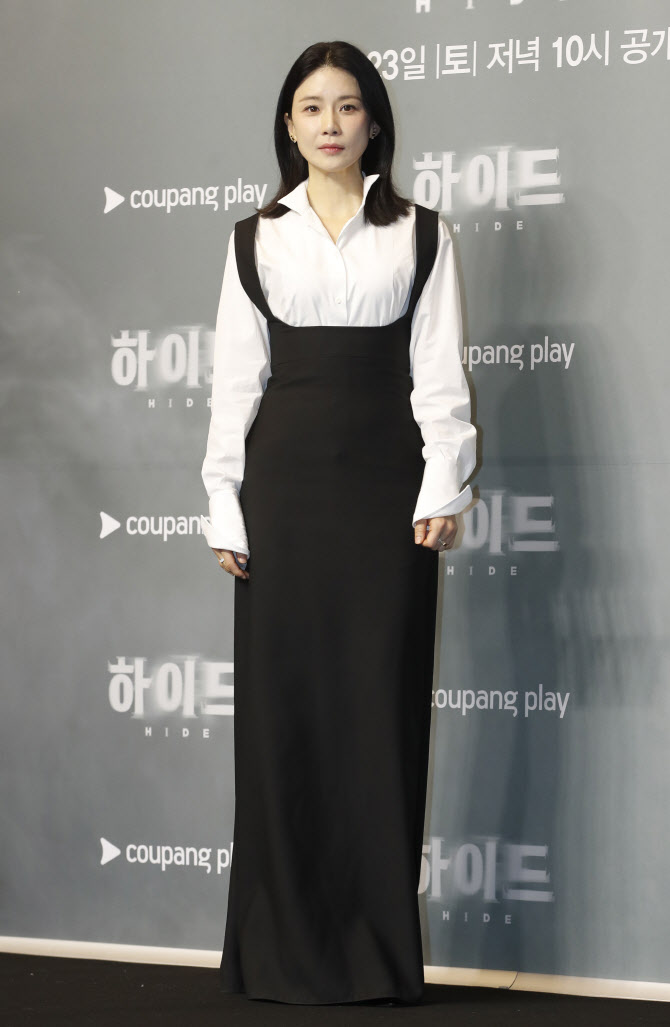 멜빵 치미입은 이보영                                                                                                                                                                                    