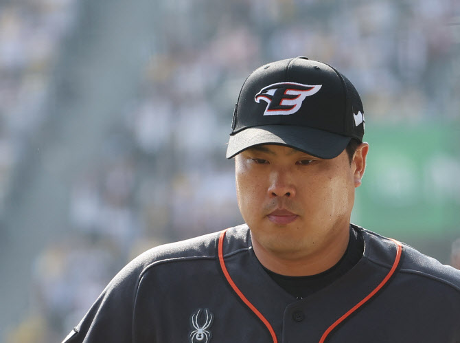  4회 강판 당하는 류현진                                                                                                                                                                           