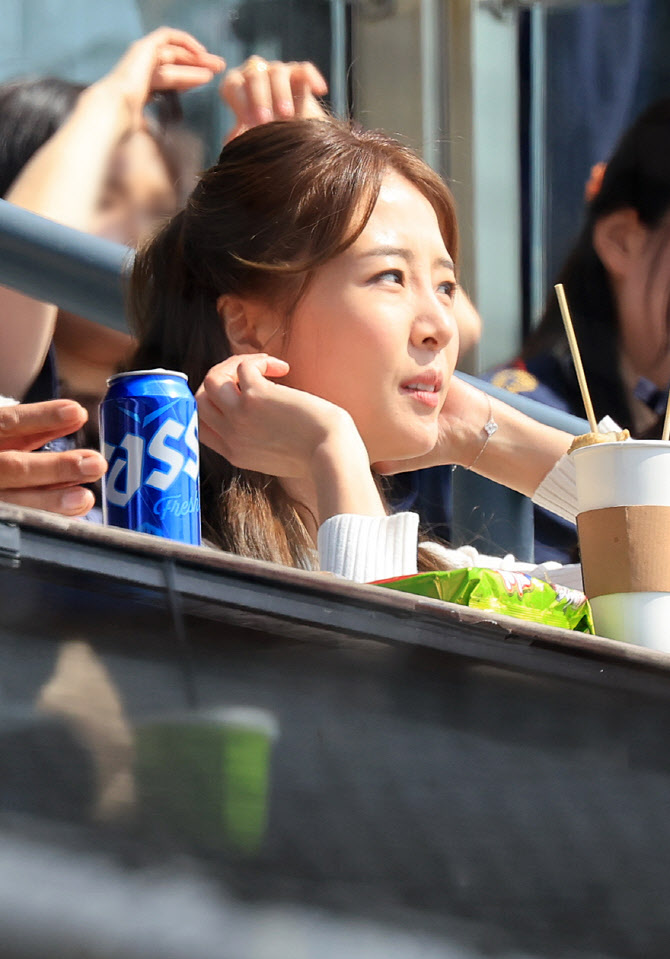 '류현진 아내' 배지현 아나운서, 남편 응원 왔어요!                                                                                                                                              
