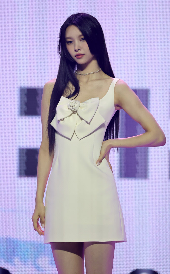 아일릿 윤아, 때론 섹시하게                                                                                                                                                                              
