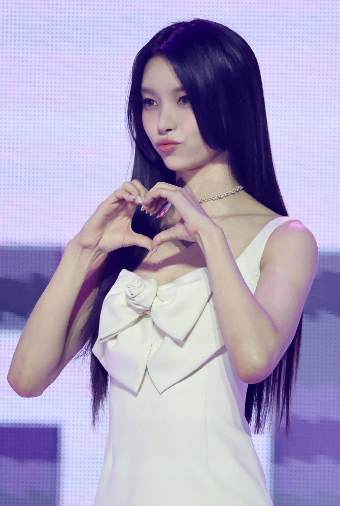 아일릿 윤아, 소장하고 싶은 깜찍함                                                                                                                                                                       