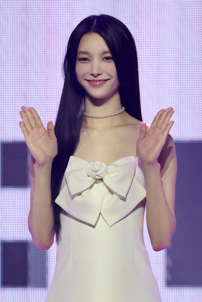 아일릿 윤아, 상큼한 미소                                                                                                                                                                                