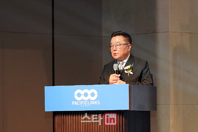  축사하는 왕월회장                                                                                                                                                                                