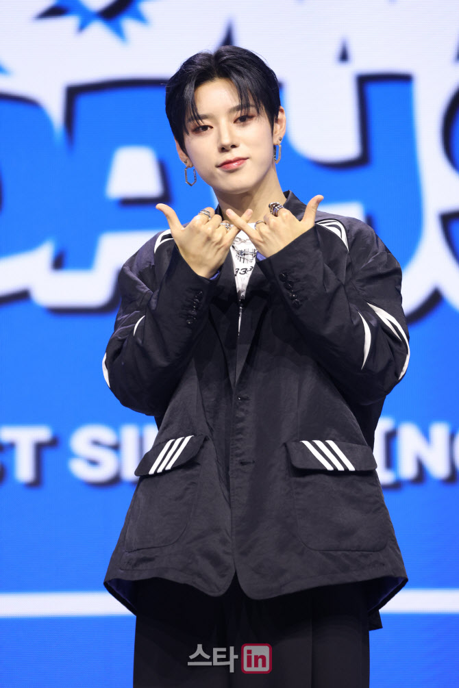 진혁, 나우어데이즈 막내                                                                                                                                                                           