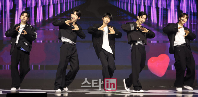 나우어데이즈, 큐브에서 8년만에 나온 신인                                                                                                                                                          