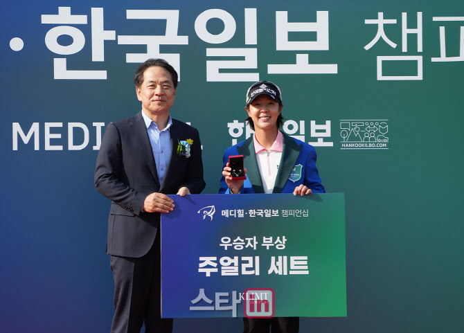 박지영 '주얼리 세트 좋네요'                                                                                                                                                             