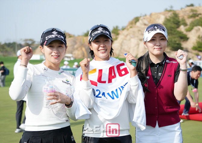 박지영,박현경,조아연 '시즌 첫 승 이제 시작입니다'                                                                                                                                       