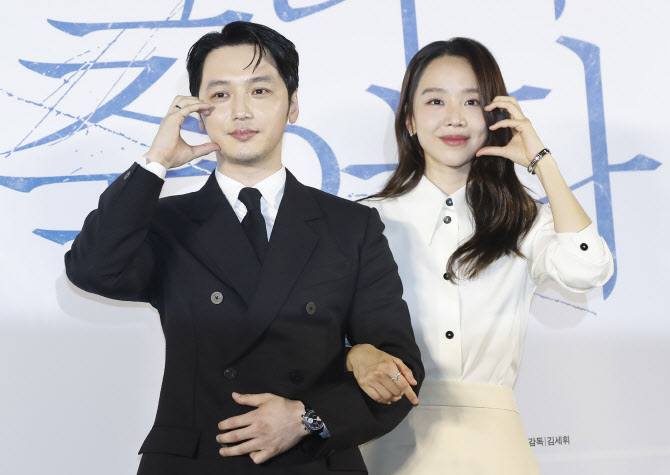 변요한·신혜선, 사랑스러운 볼 하트                                                                                                                                                                      