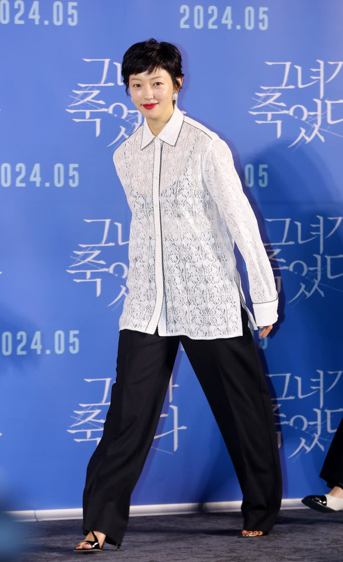  입장하는 이엘                                                                                                                                                                                    