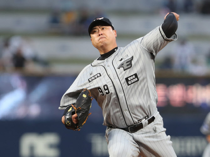KBO 통산 100승 도전하는 류현진                                                                                                                                                                          