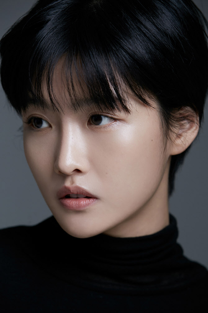'피라미드 게임' 주보영, 와이원엔터 전속계약…이범수·황정음 한솥밥 ...