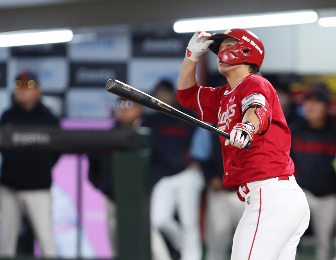 최정 '확실한 홈런이야'                                                                                                                                                                        