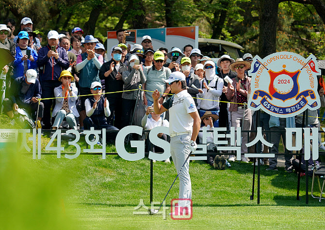  이정환 '수많은 갤러리의 박수 받으며'                                                                                                                                                   
