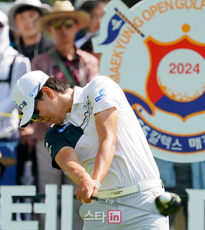  이정환 '호쾌하게'                                                                                                                                                                      