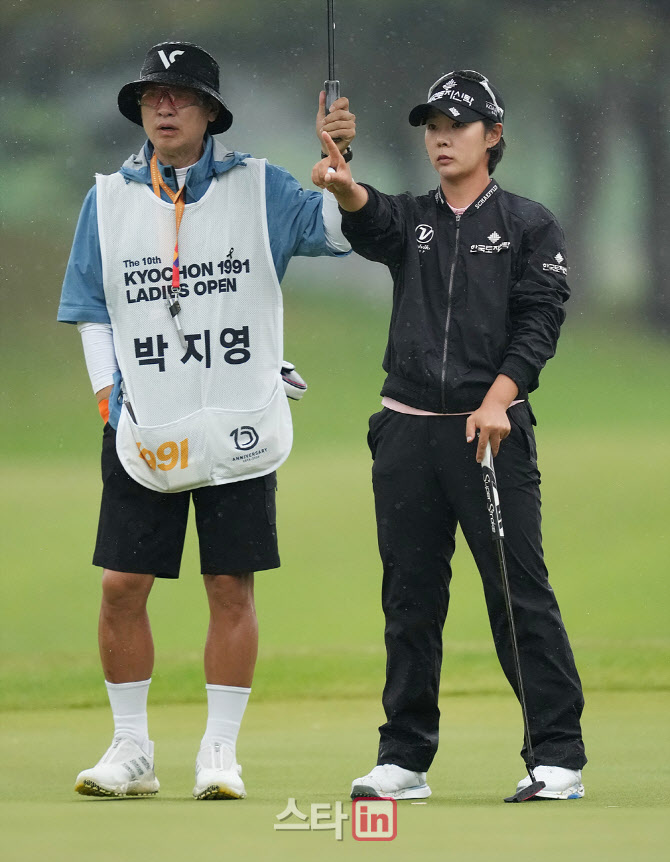 박지영 '퍼트라인을 상의힌다'                                                                                                                                                            