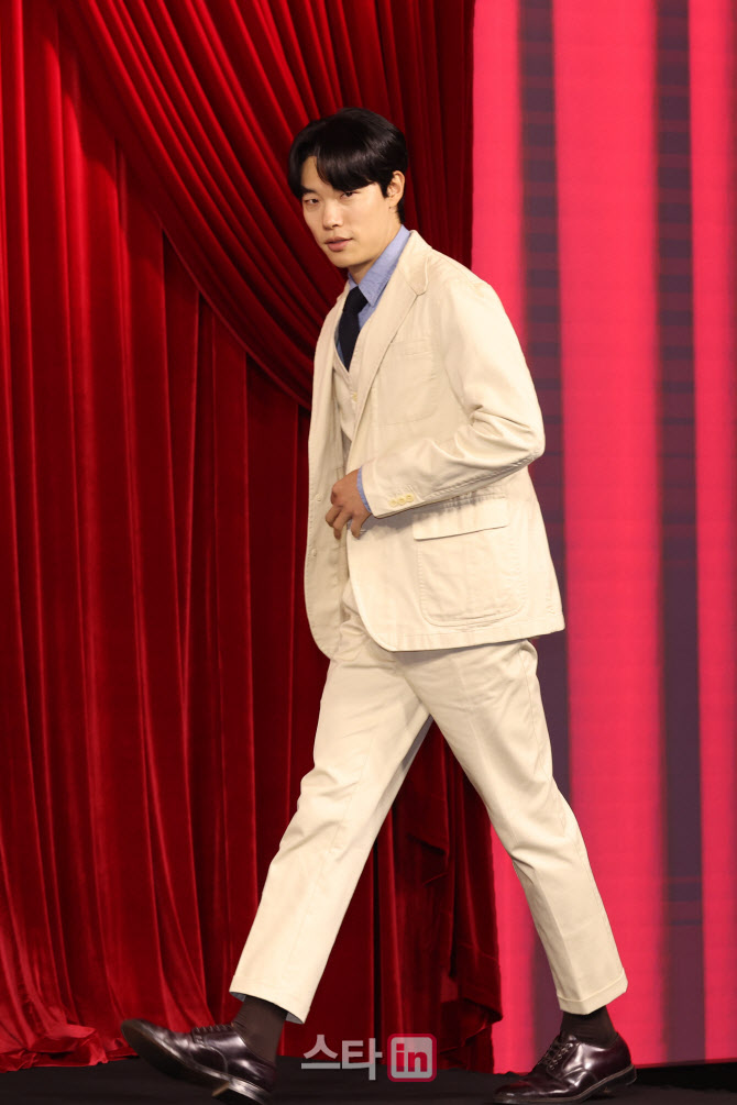 류준열, 역시 패셔니스타                                                                                                                                                                           