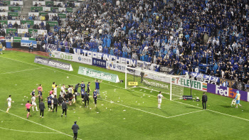 프로축구선수협 “그라운드 물병 투척은 폭력…용납 못해”