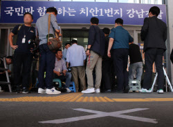 [포토]김호중 몰래 경찰 출석, 대기하는 취재진들                                                                                                                                                          