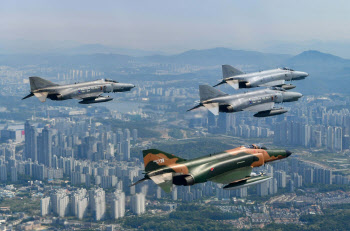 KT위즈, 24일 홈경기서 공군 F-4 팬텀 퇴역 축하 행사 개최