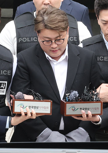'음주 뺑소니' 김호중, 결국 구속… 생각엔터 "드릴 말씀 없다"