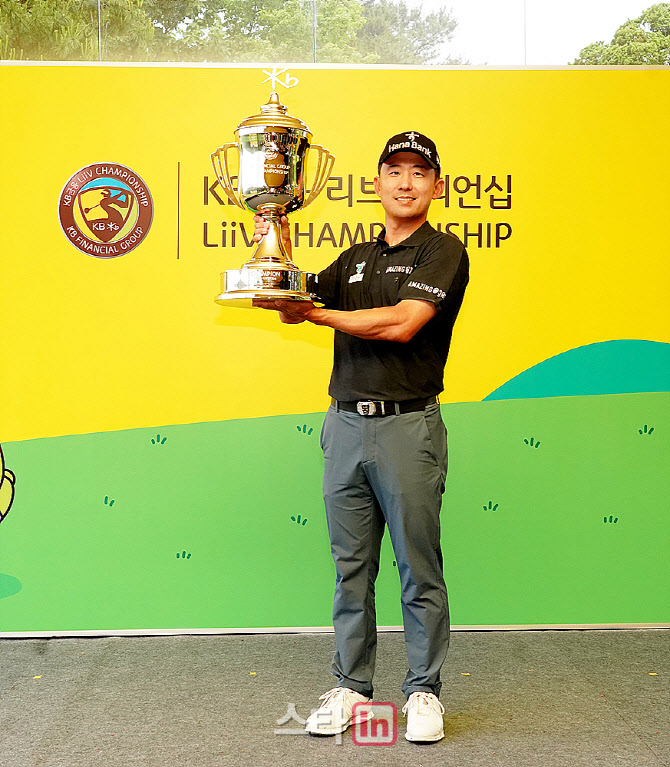  한승수 '한국오픈의 사나이 또다시 트로피 들다'                                                                                                                                          