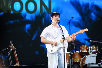 정세운, '팔레트 뮤직 페스티벌'로 청량한 무대 선사