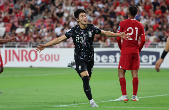 ‘스토크 킹’ 배준호, 데뷔전 데뷔골로 한국 축구 왕세자 예약