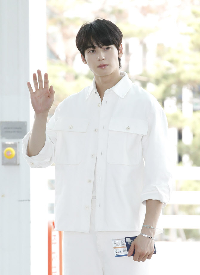 차은우, 훈남 교과서                                                                                                                                                                                     