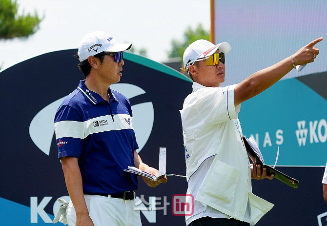  배상문과 지철민 '코스 공략 상의'                                                                                                                                                       