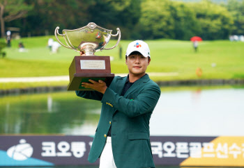 2년 만에 한국오픈 탈환 김민규 "디오픈 가서 좋은 기억 만들어 올 것"