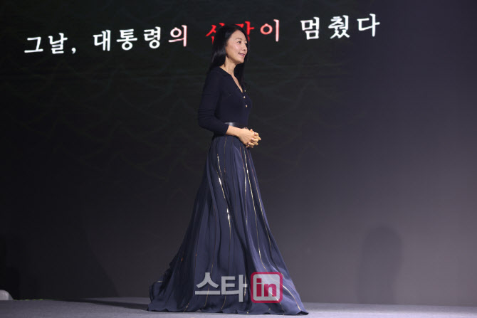김희애, 심장을 멈추게 하는 등장                                                                                                                                                                   