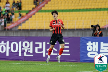 ‘프로 전환’ 10일 만에... 강원 양민혁, EPL 부른다