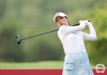 ‘신인 장타자’ 이동은, KLPGA 투어 첫 우승 향해 연이틀 순항