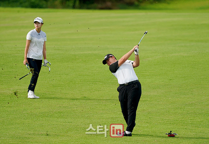  김주희 '핀하이로 날리는 세컨샷'                                                                                                                                                        