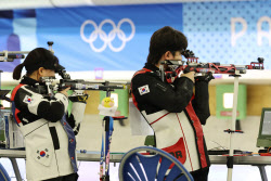 한국 첫 메달, 사격서 나왔다... 공기소총 10m 혼성 금메달 결정전 진출 