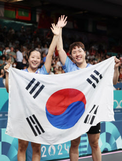 [포토] 임종훈-신유빈 '동메달 획득' [파리 2024]                                                                                                                                                