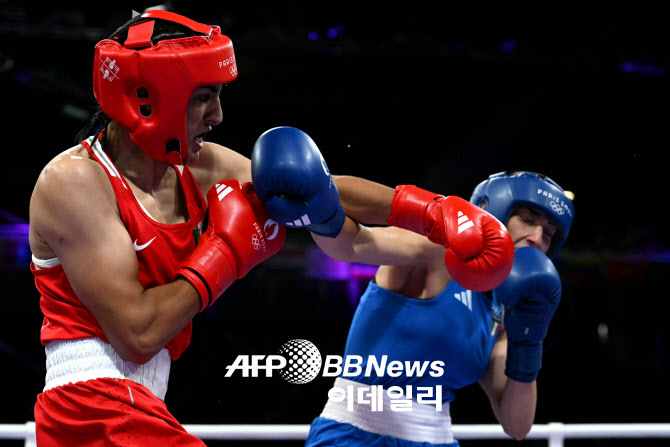 이마네 칼리프 '강력 펀치'                                                                                                                                                                     