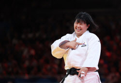 유도 김하윤, 판정 번복 아쉬움 털었다…24년만에 여자 최중량급 동메달[파리올림픽]