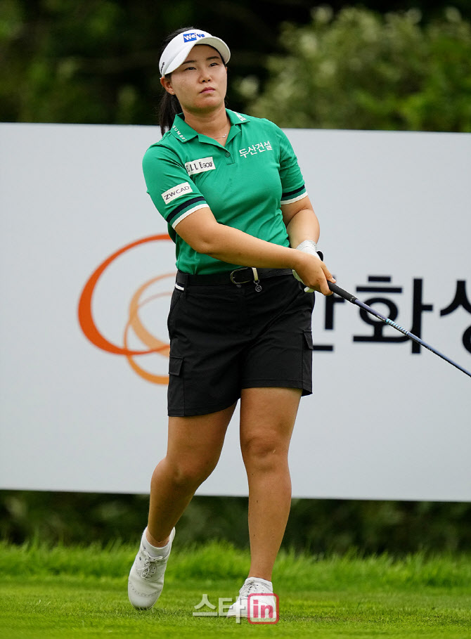 임희정,타구 방향 확인한다                                                                                                                                                                         