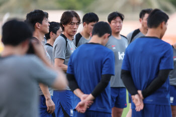 ‘야유와 굴욕’ 겪은 홍명보호, 오만전 준비... “비난은 감독에게만”