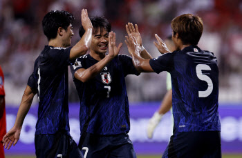 중국에 7-0 대승 거둔 일본, 바레인도 5-0 제압...2경기 12골 '골폭죽'