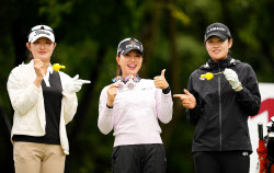 [포토]정수빈-허다빈-김연희,즐거운 생일 축하 포즈