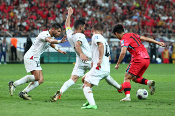 ‘논두렁 잔디’ 축구협회, 10월 이라크전 상암→용인 변경