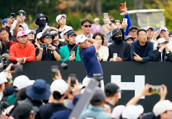 [포토] 김주형 '수많은 팬들과 함께 우승에 도전합니다'                                                                                                                                          